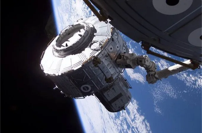 STS-104 Airlock – 2