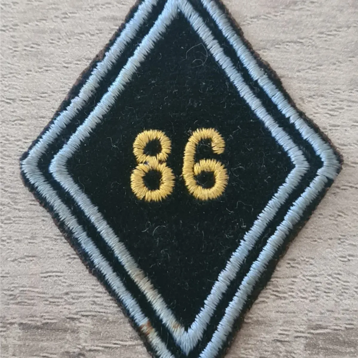 Losange 86eme BT / Modèle Cadre en fil jaune 