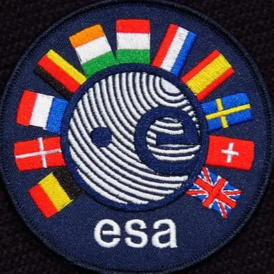 ESA 11 drapeaux