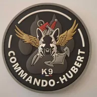 Commando Hubert, Cynotechnique (K9), fond noir