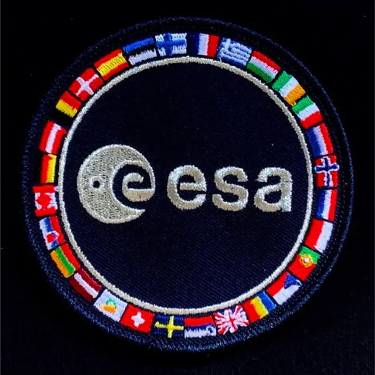 ESA 28 drapeaux