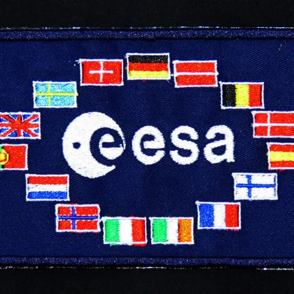 ESA 15 drapeaux