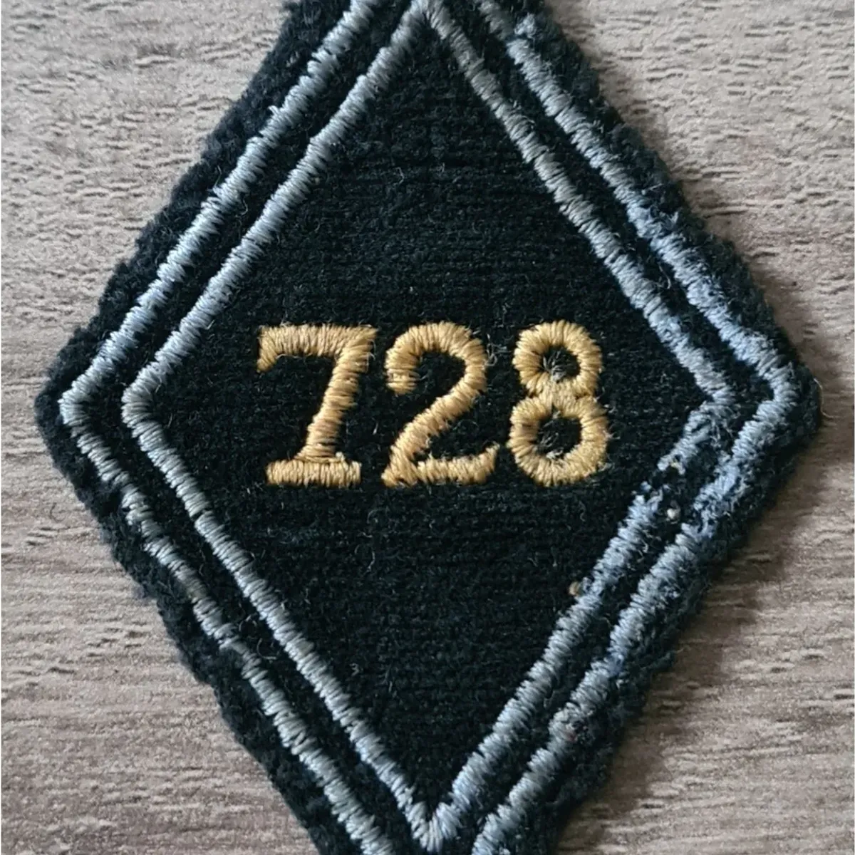 Losange 728eme CT / Modèle Cadre en fil jaune