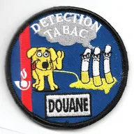 Douane -  Détection Tabacs (humoristique) -chien beige
