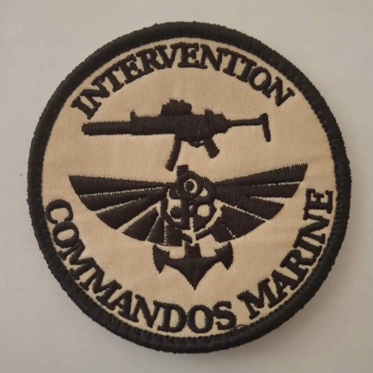 Commando Marine CTLO "intervention", fond beige.