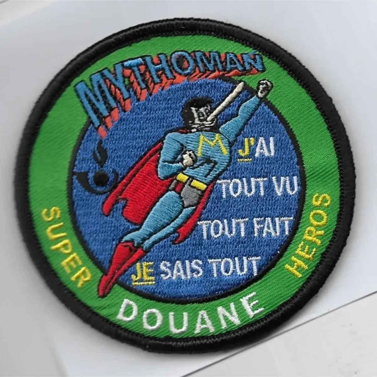 Douane - Super Héros Mythomane
