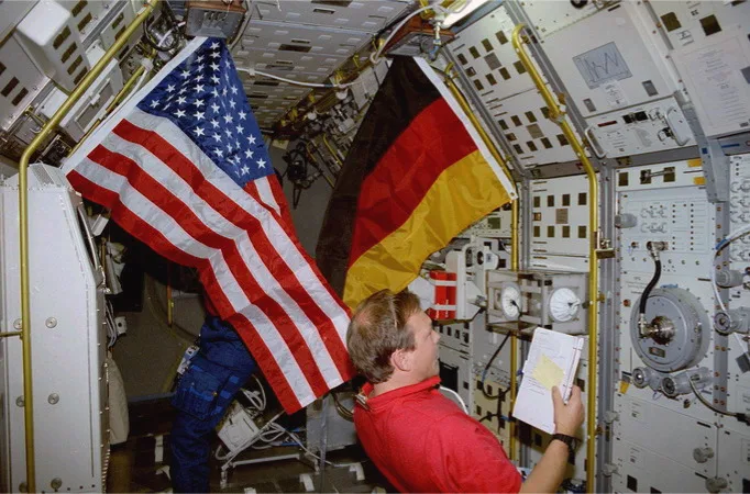 D-2 Spacelab STS-55 – 2