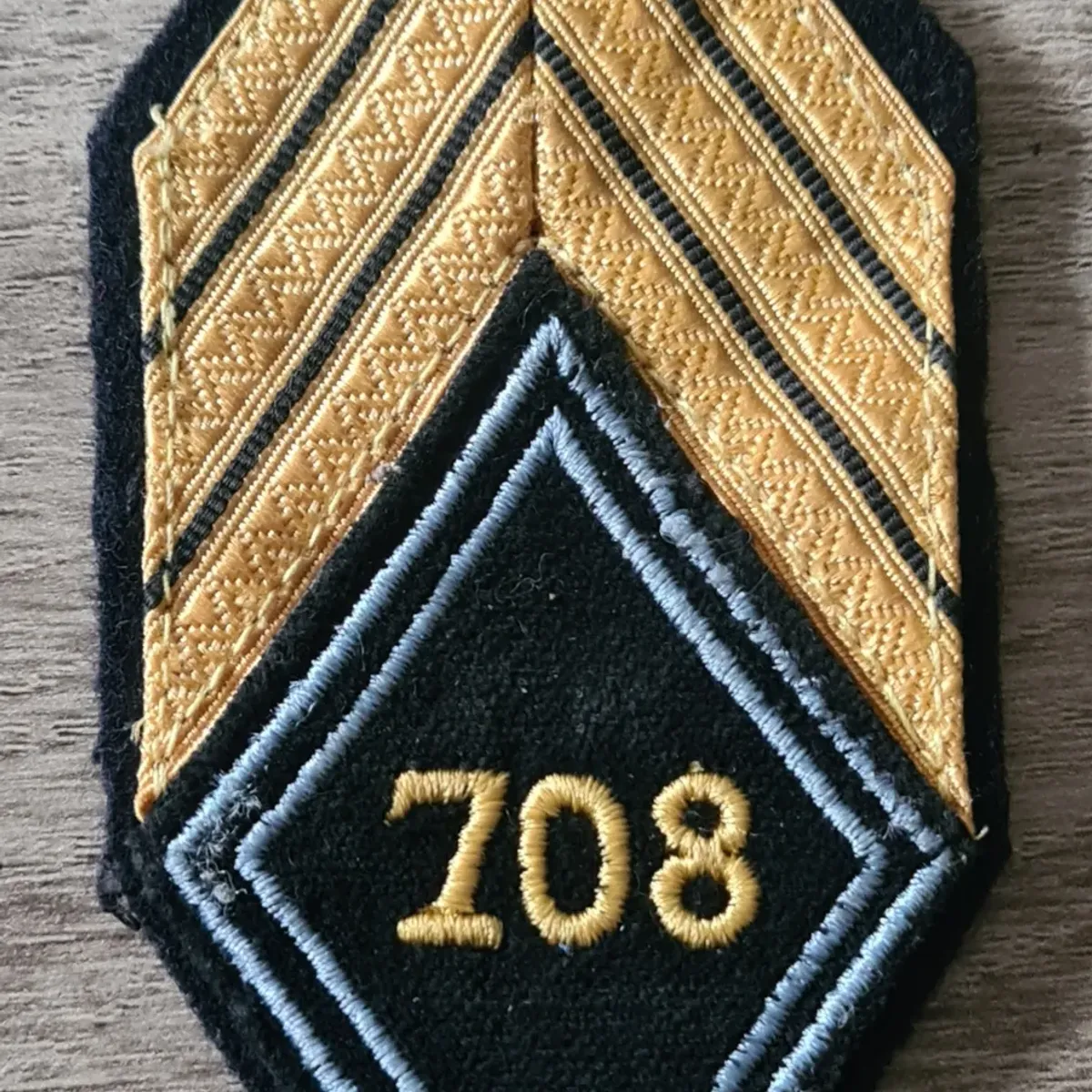 Losange 708eme BGE / Modèle Cadre en fil jaune / Sergent Chef 