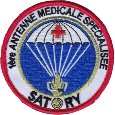 SSA : 1ère Antenne Médicale Spécialisée Satory Bord rouge coupole grise cercle extérieur blanc