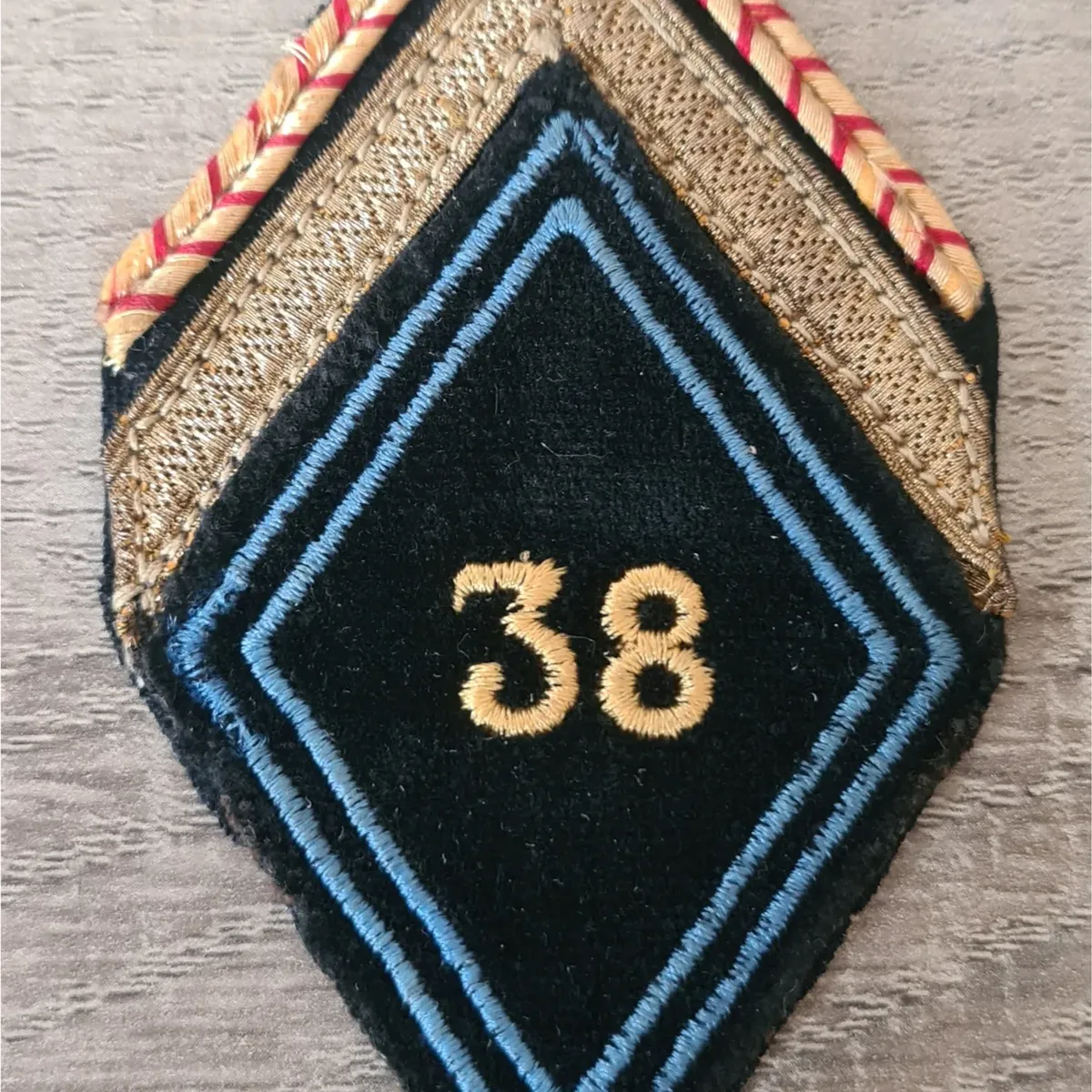 Losange 38eme RT / Modèle Cadre en fil jaune / Sergent ADL