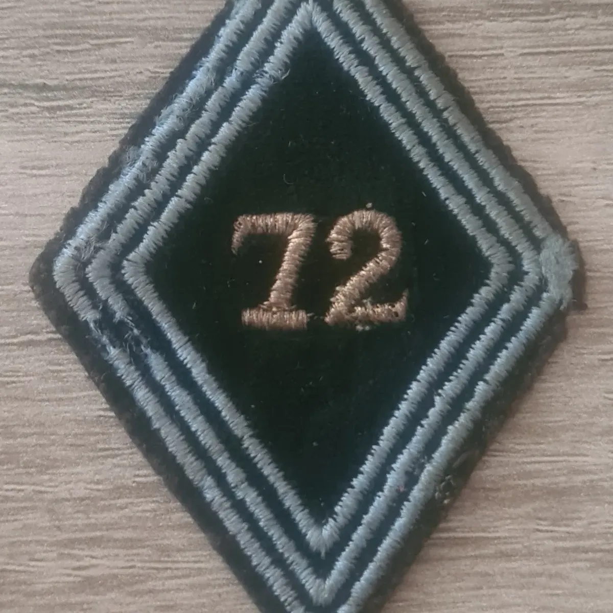 Losange 72eme BT / 3 soutaches / Modèle Cadre 