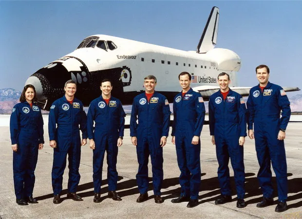 STS-49 – 2