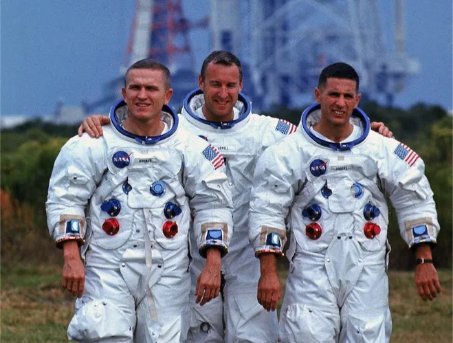 Apollo-8 officiel - 2