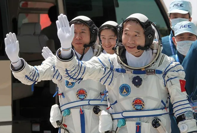 Shenzhou-9 – 2