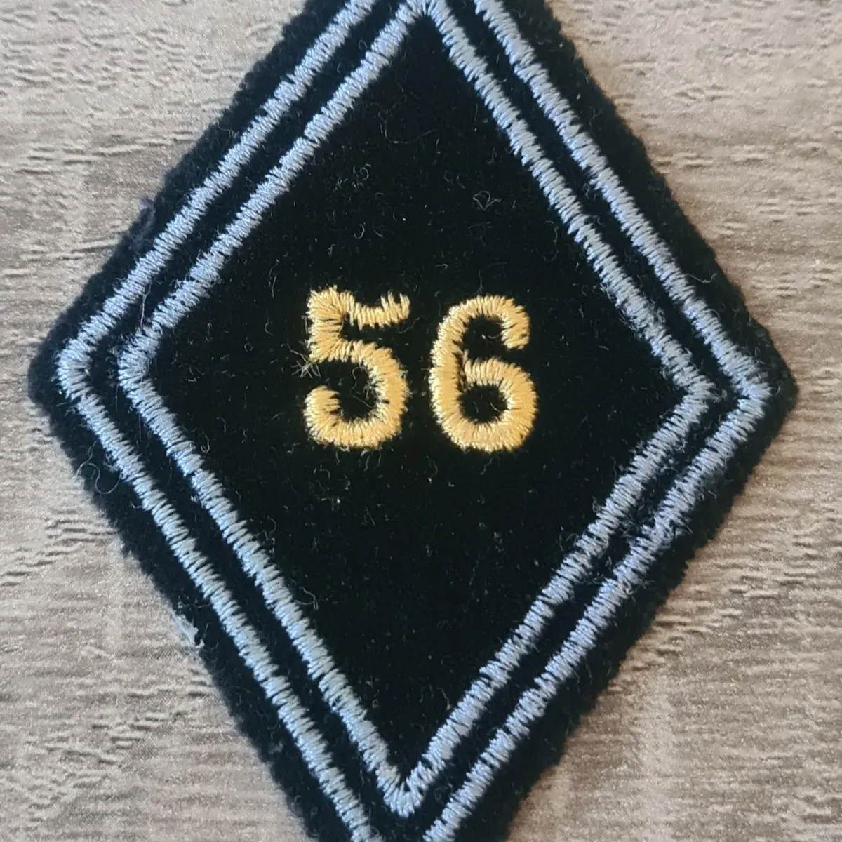 Losange 56eme CT / Modèle Cadre en fil jaune 