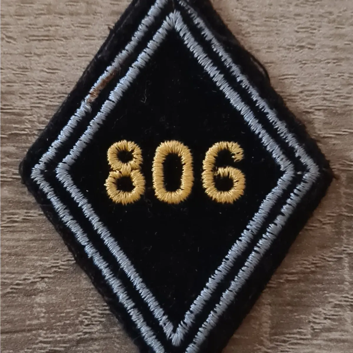 Losange 806eme GRET / Modèle Cadre en fil jaune 