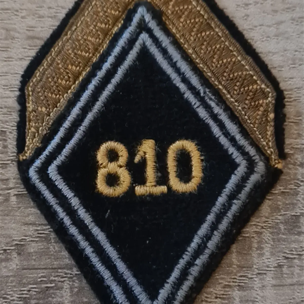 Losange 810eme GRET / Modèle Cadre en fil jaune / Sergent 