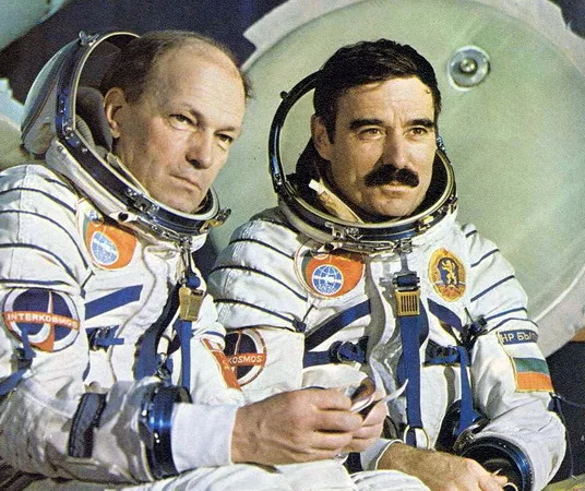 Intercosmos Bulgarie Soyouz-33 - 2