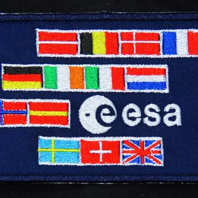 ESA 13 drapeaux