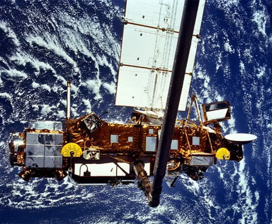 STS-48 UARS – 2