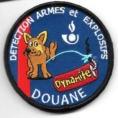 Douane -  Détection Armes et explosifs (humoristique) -chien marron