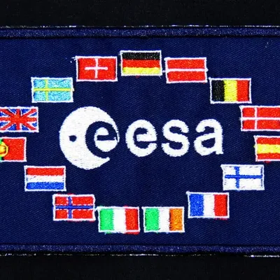 ESA 15 drapeaux