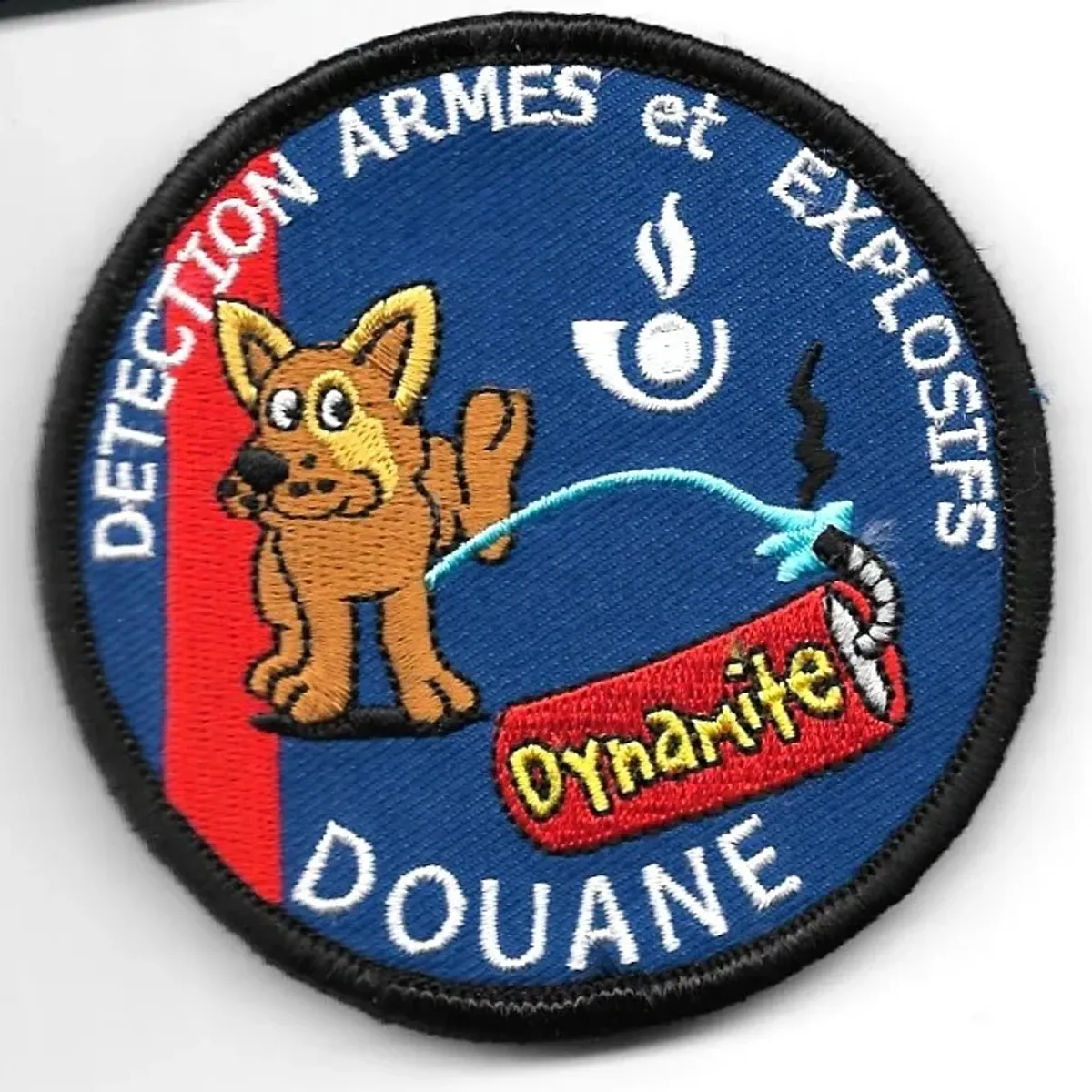 Douane -  Détection Armes et explosifs (humoristique) -chien marron