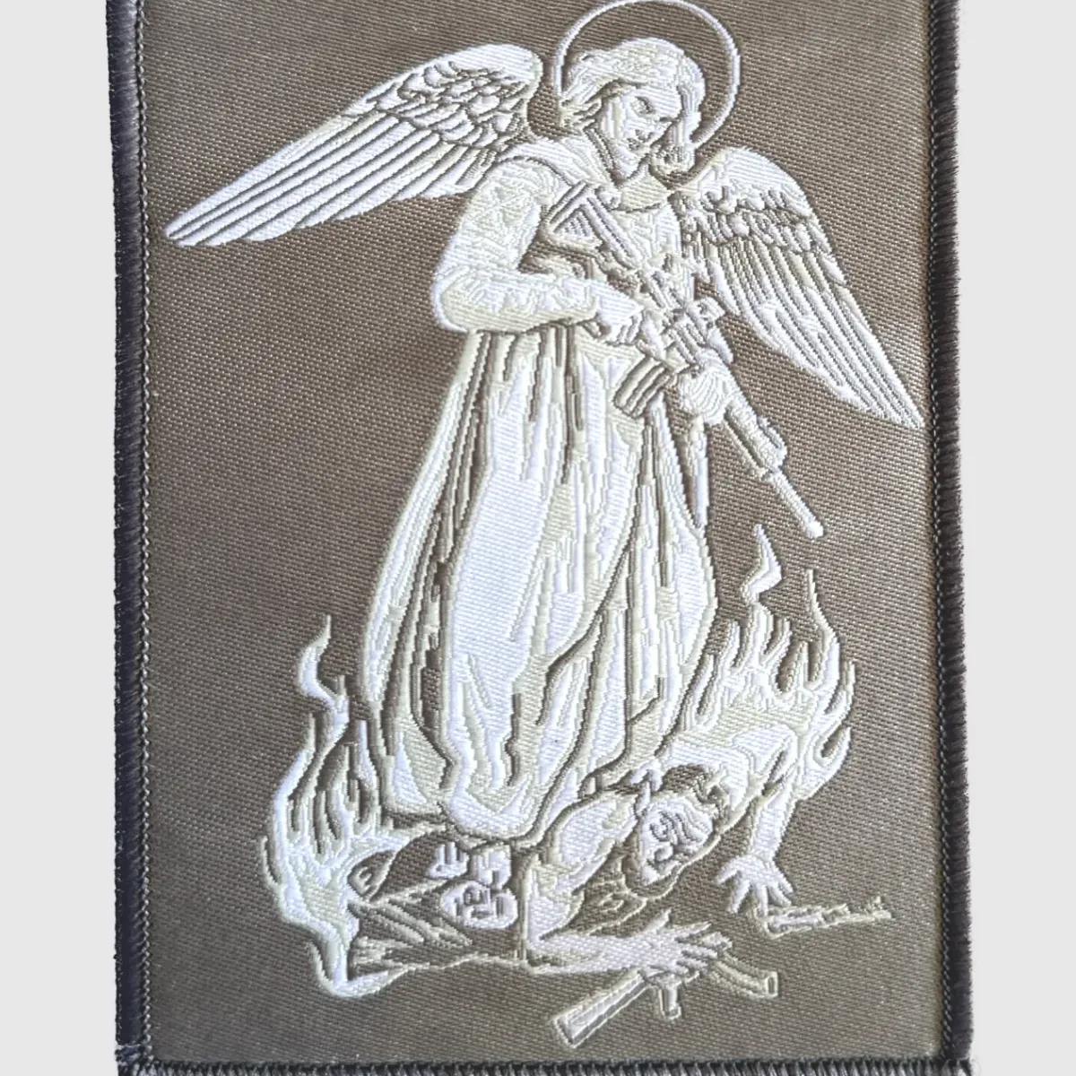 GCP - Para - Archange Saint-Michel gris clair / blanc
