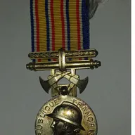 Médaille d'honneur des Sapeurs-pompiers - échelon Vermeil/Grand Or 40 ans de services - 1