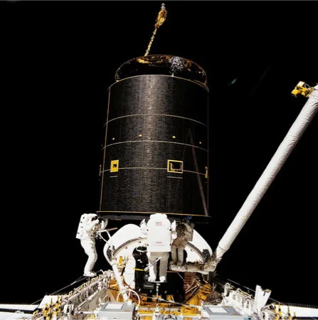 STS-49 Intelsat VI – 2