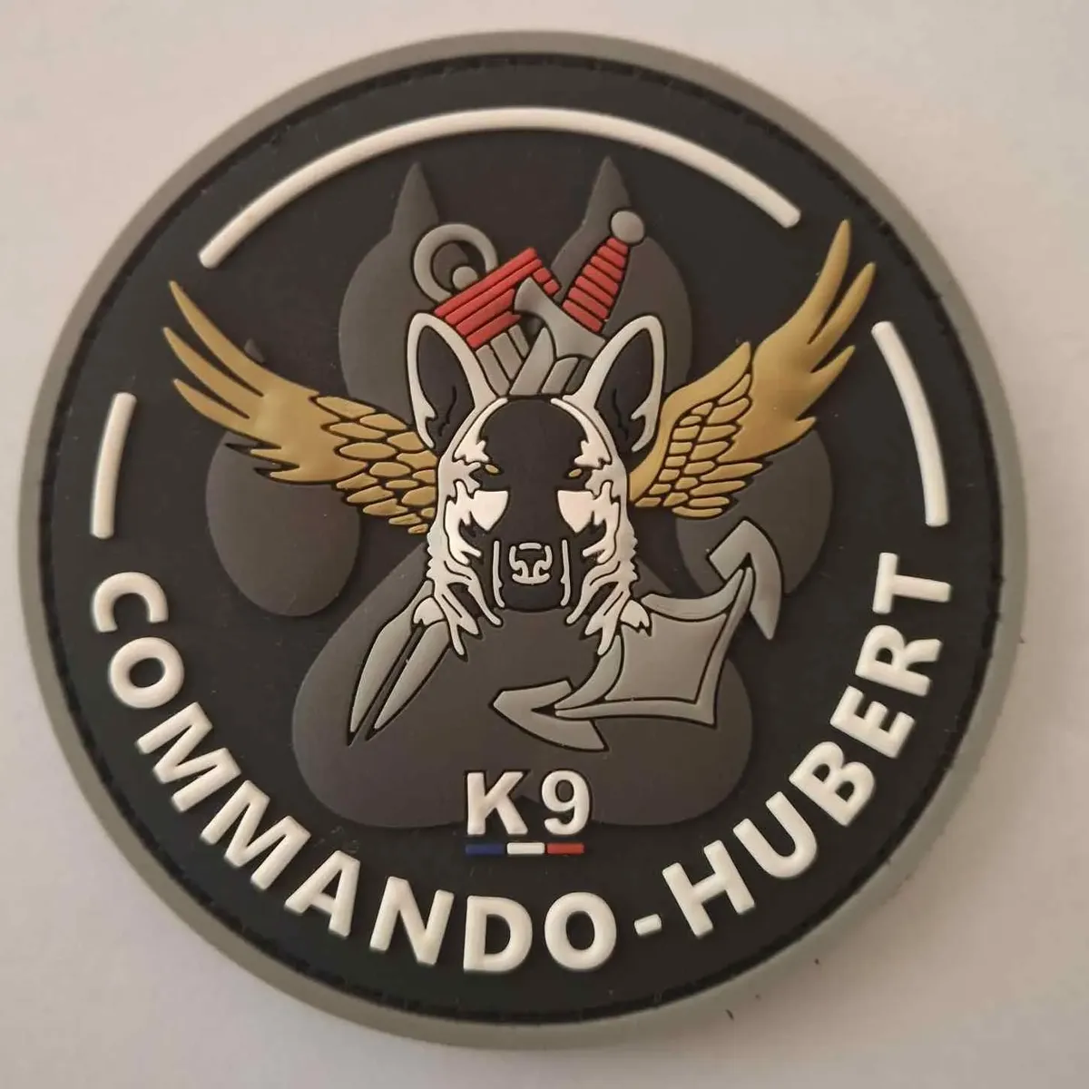 Commando Hubert, Cynotechnique (K9), fond noir