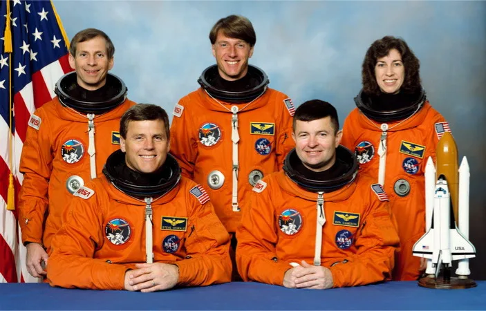 STS-56 – 2