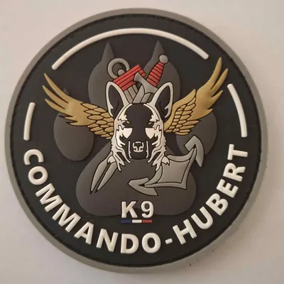 Commando Hubert, Cynotechnique (K9), fond noir
