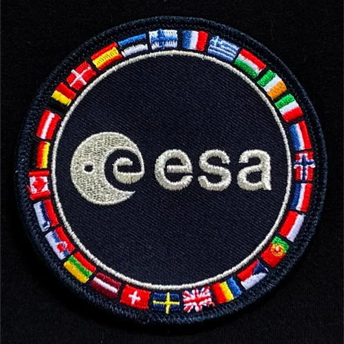 ESA 27 drapeaux