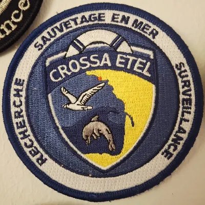 CROSS A Étel