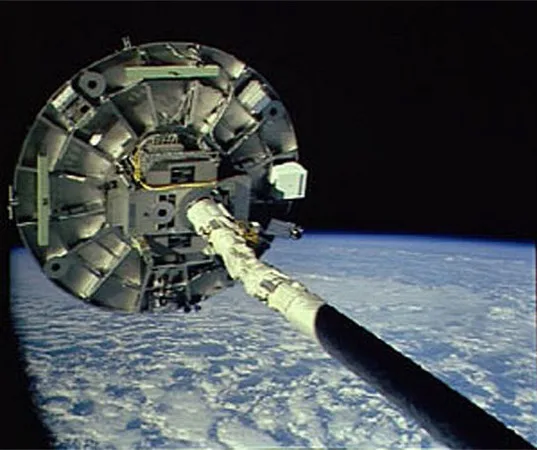 STS-60 WSF – 2